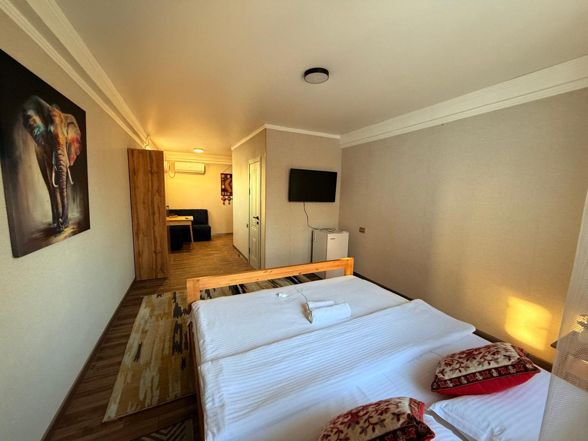 Salamat Hotel Bishkek Exterior photo